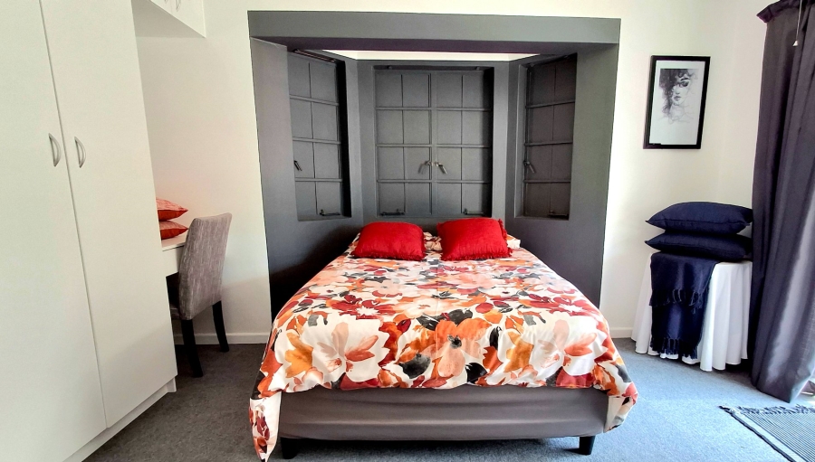 7 Bedroom Property for Sale in Heather Park Western Cape